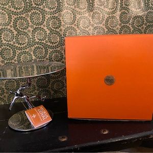 Mukul Goya’s Cake Stand